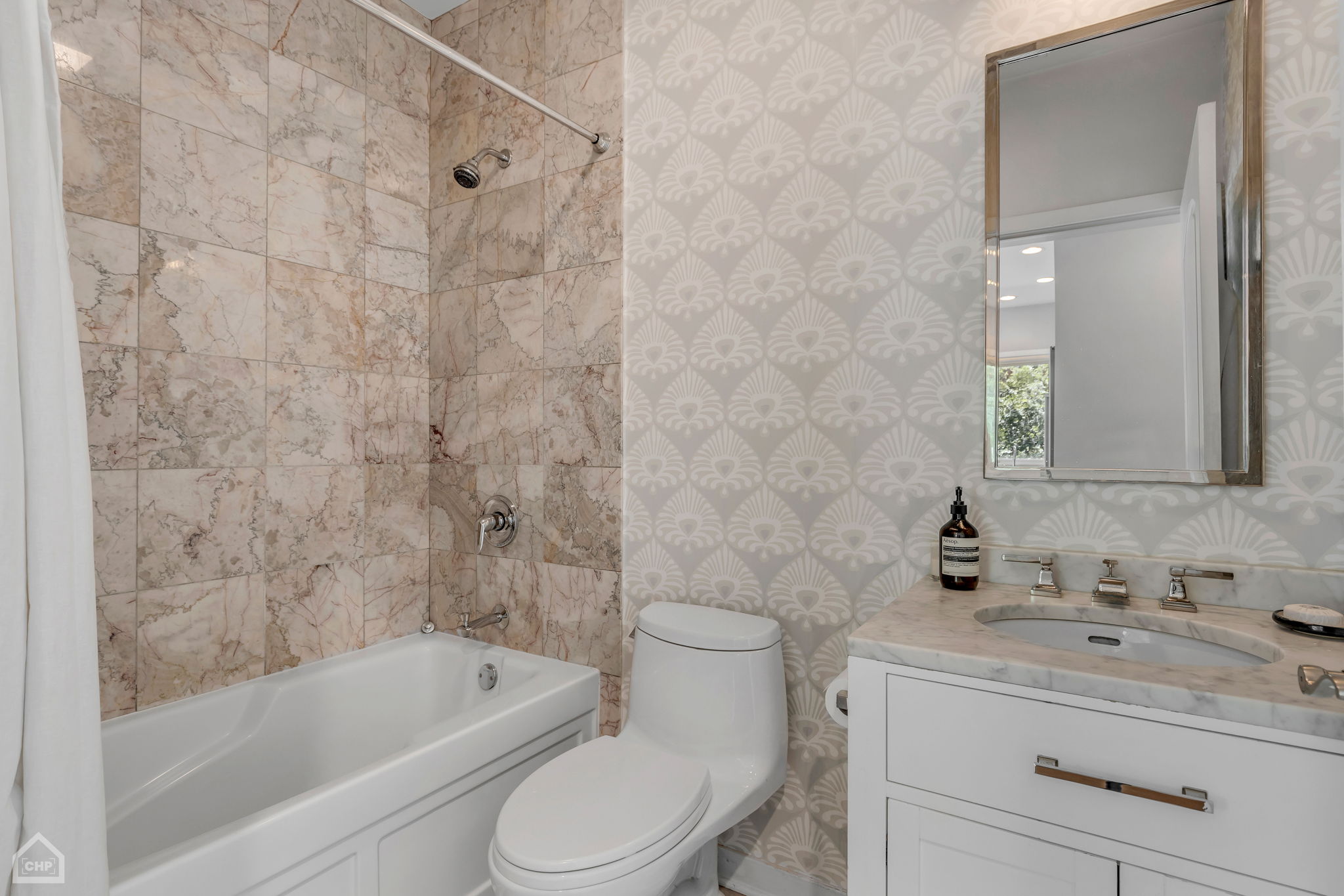 1901 W Division St 2S_007