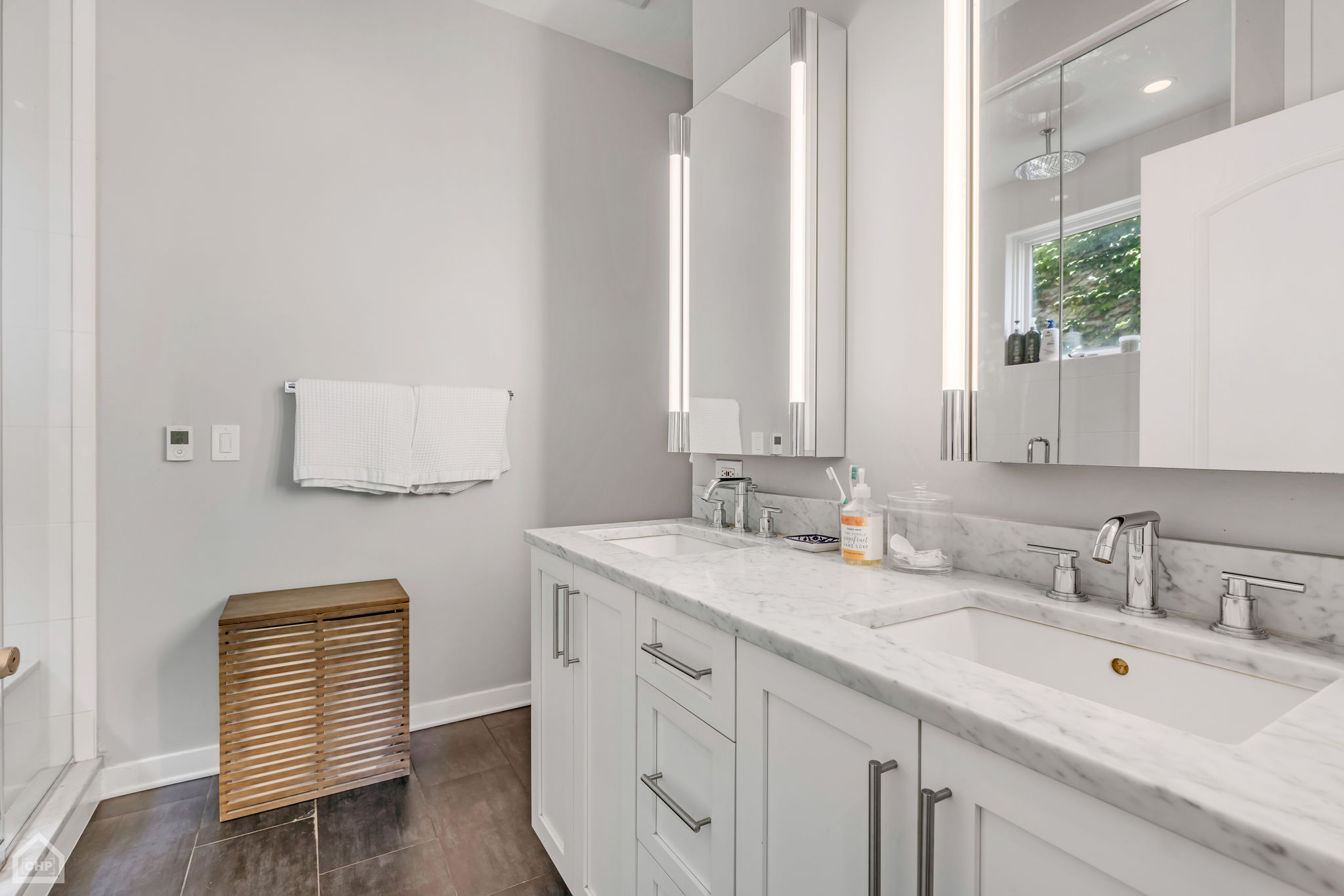 1901 W Division St 2S_008