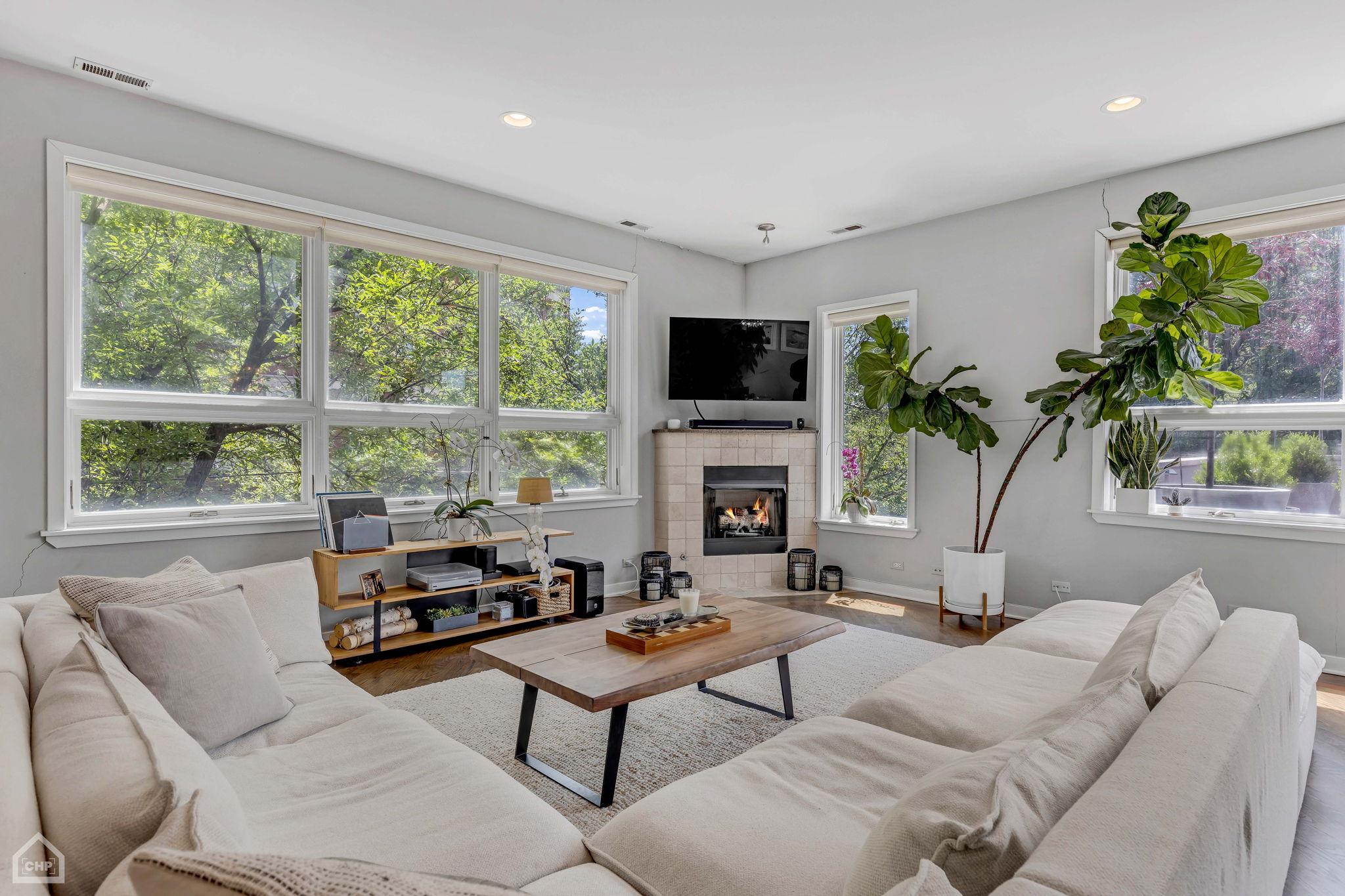 1901 W Division St 2S_020