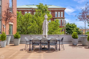 1901 W Division St 2S_005