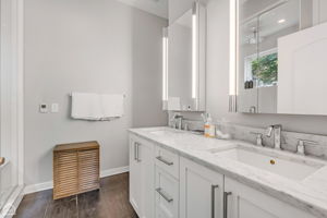 1901 W Division St 2S_008