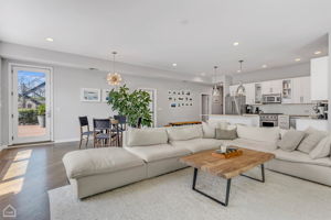 1901 W Division St 2S_016