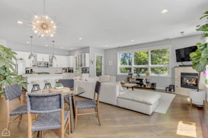 1901 W Division St 2S_019