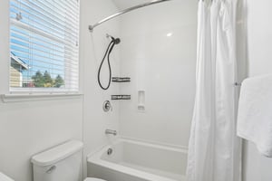1902 Shasta Ln-S3108-064.jpg