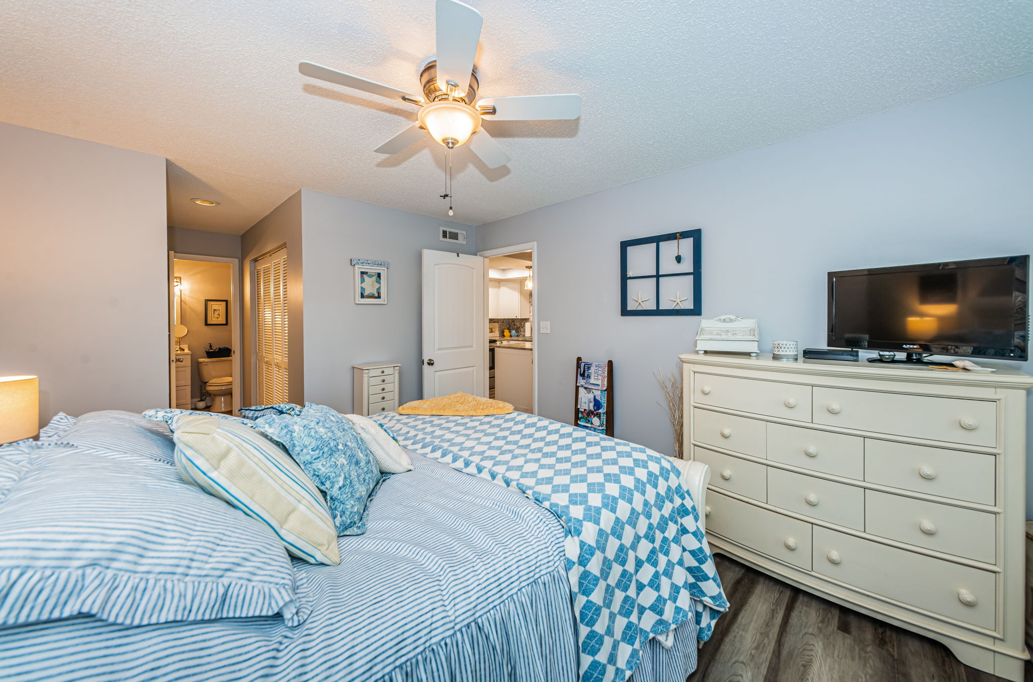 Master Bedroom1c