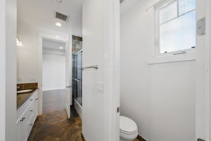  Photo 34