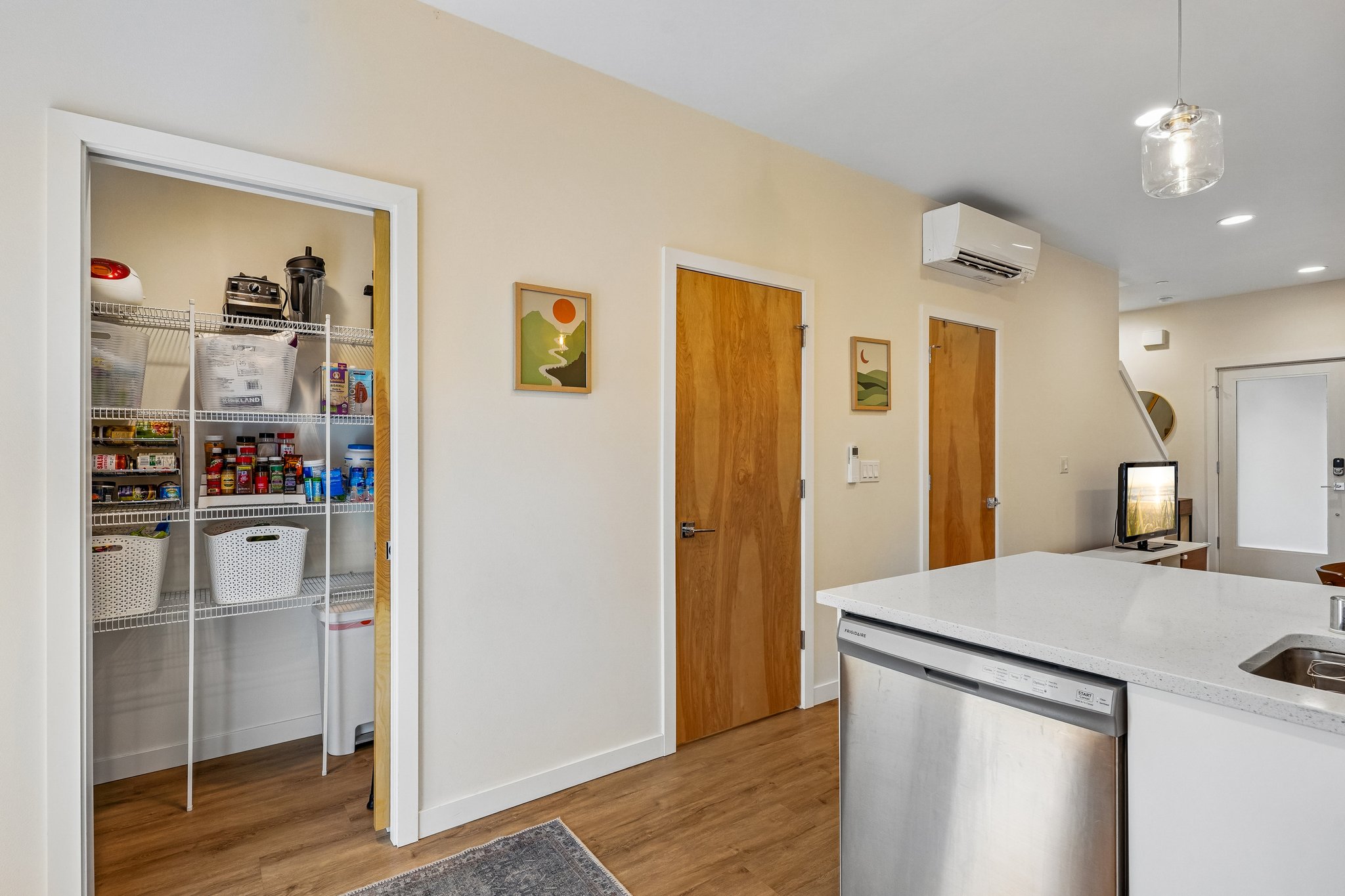 N Oakes St C-S0105-019.jpg
