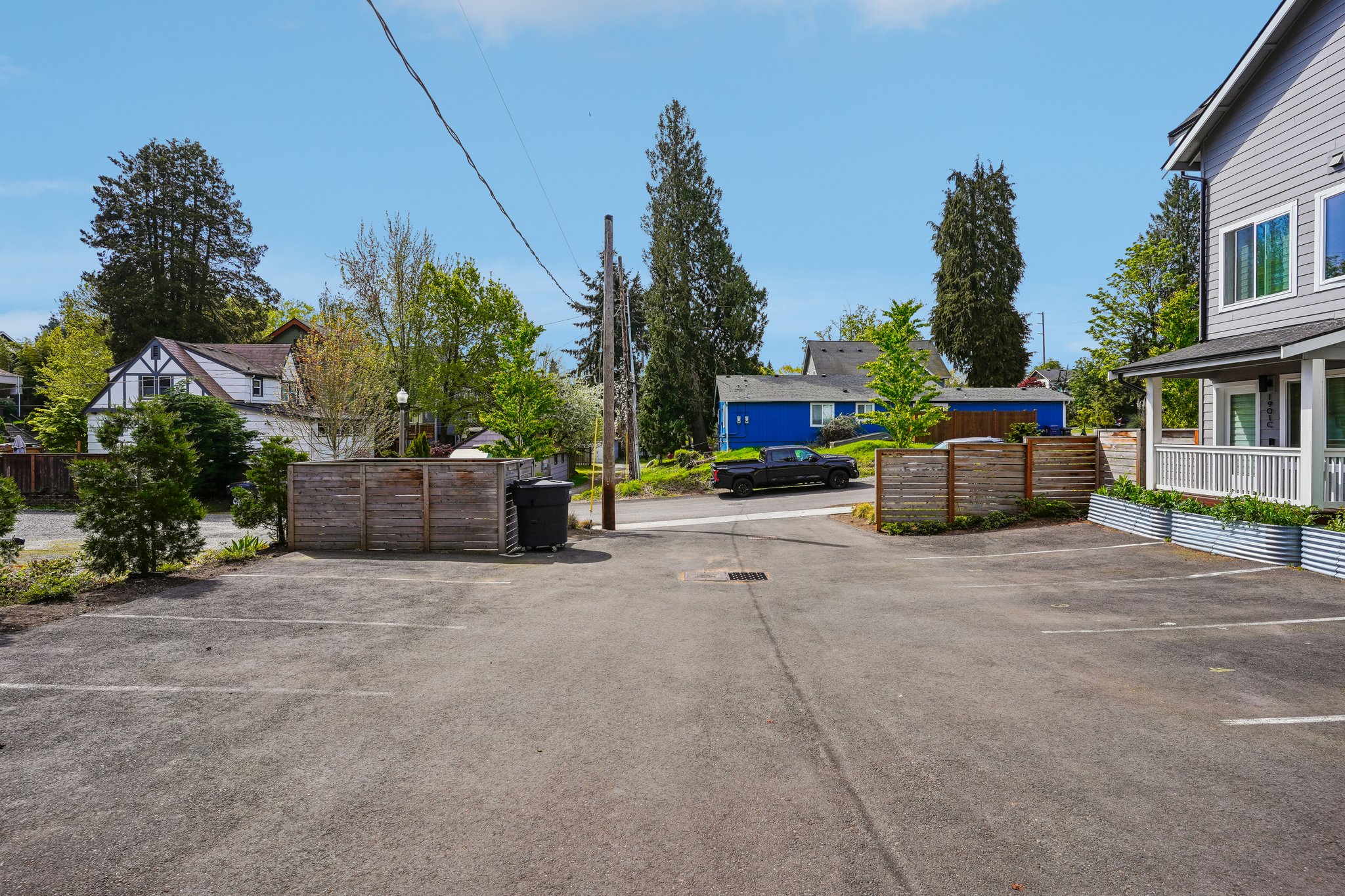 N Oakes St C-S0105-037.jpg