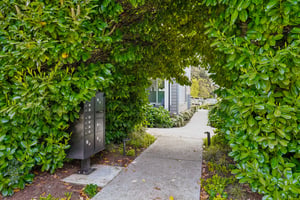 N Oakes St C-S0105-003.jpg
