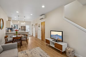 N Oakes St C-S0105-007.jpg