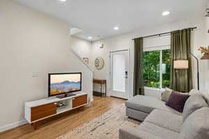 N Oakes St C-S0105-008.jpg