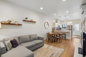 N Oakes St C-S0105-009.jpg