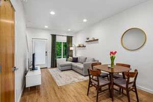 N Oakes St C-S0105-012.jpg