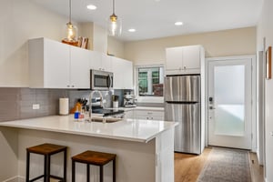 N Oakes St C-S0105-014.jpg