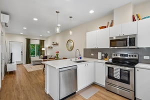 N Oakes St C-S0105-015.jpg