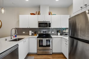 N Oakes St C-S0105-016.jpg