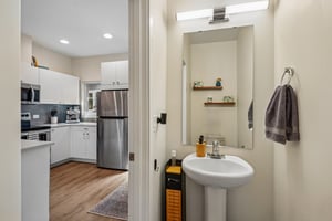 N Oakes St C-S0105-020.jpg