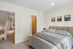N Oakes St C-S0105-022.jpg