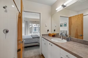 N Oakes St C-S0105-026.jpg