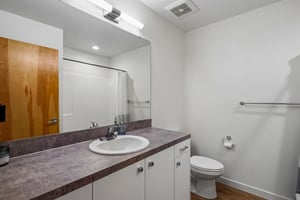 N Oakes St C-S0105-032.jpg