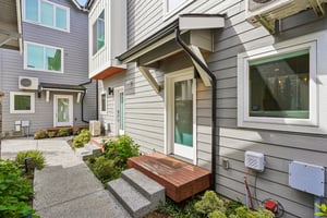 N Oakes St C-S0105-039.jpg