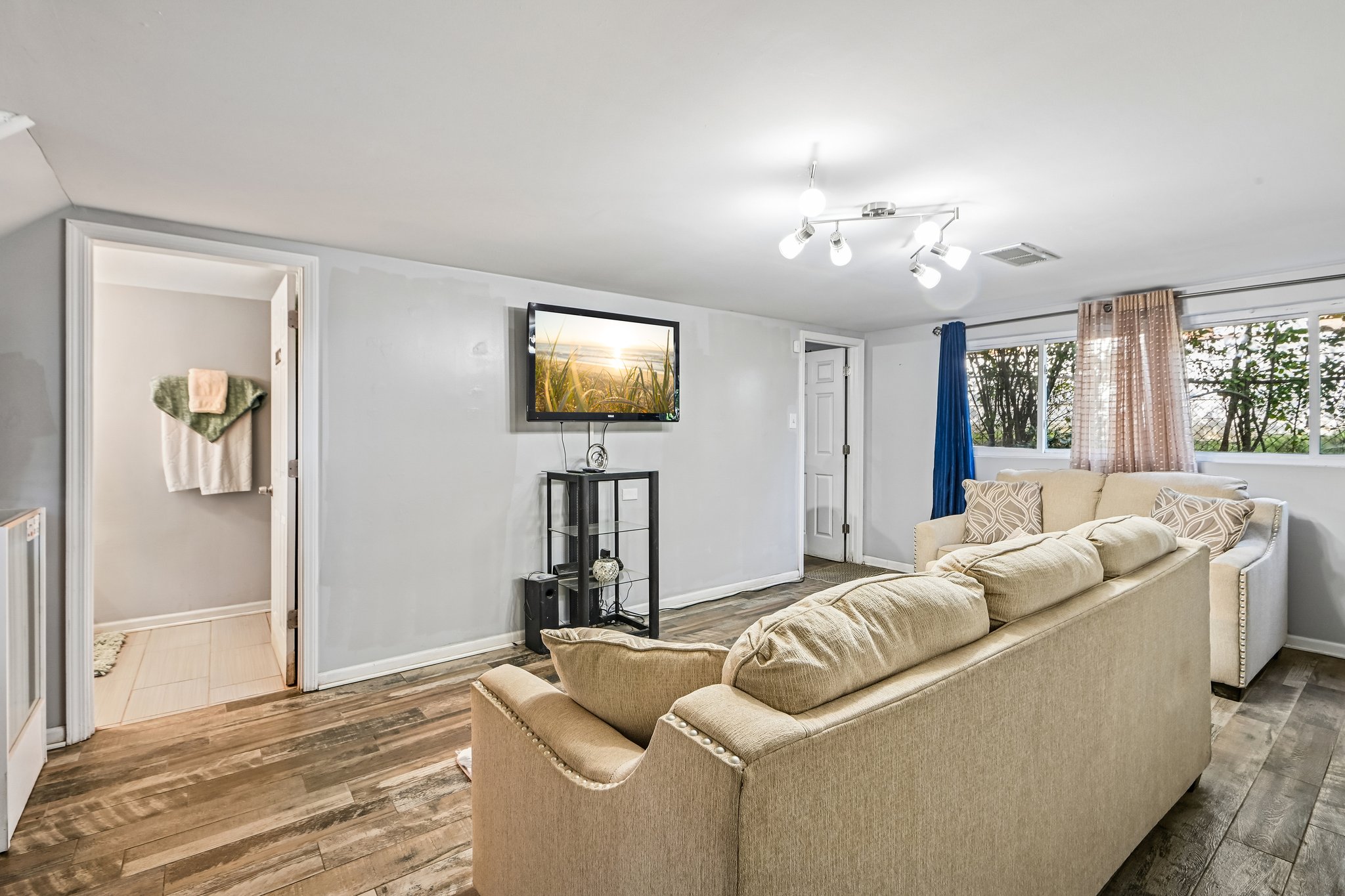 Anthony Ave-S3009-032.jpg