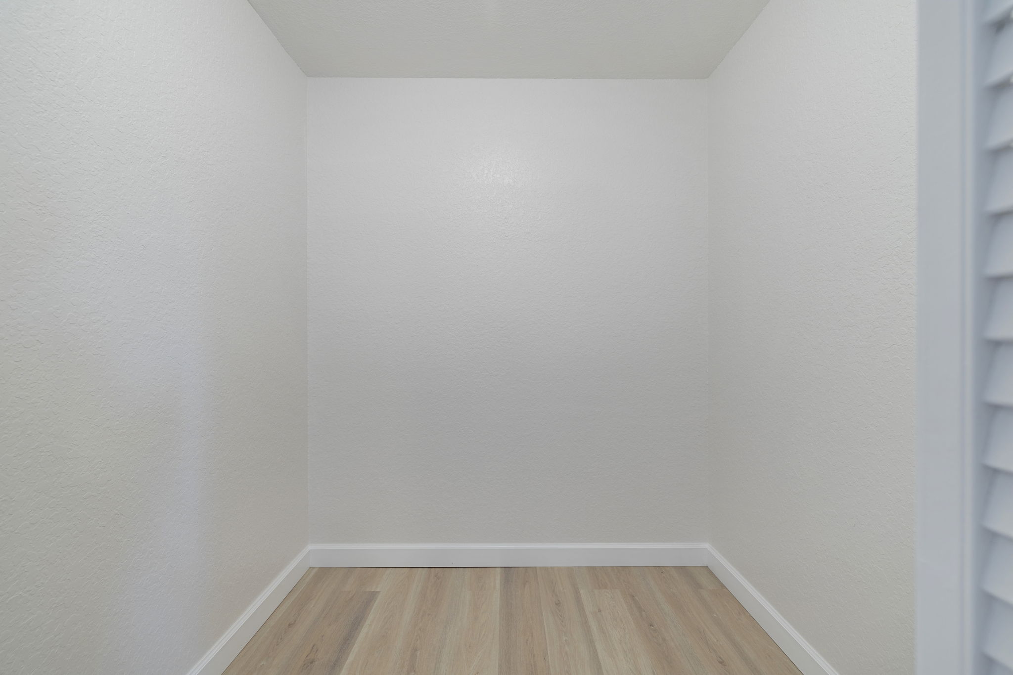 AB3_1904 Rainbow Dr-23