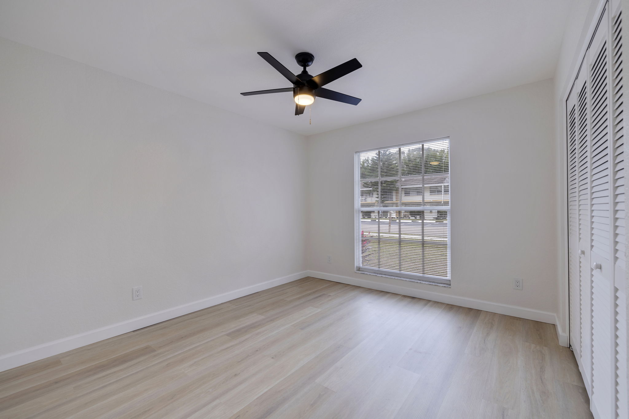 AB3_1904 Rainbow Dr-29