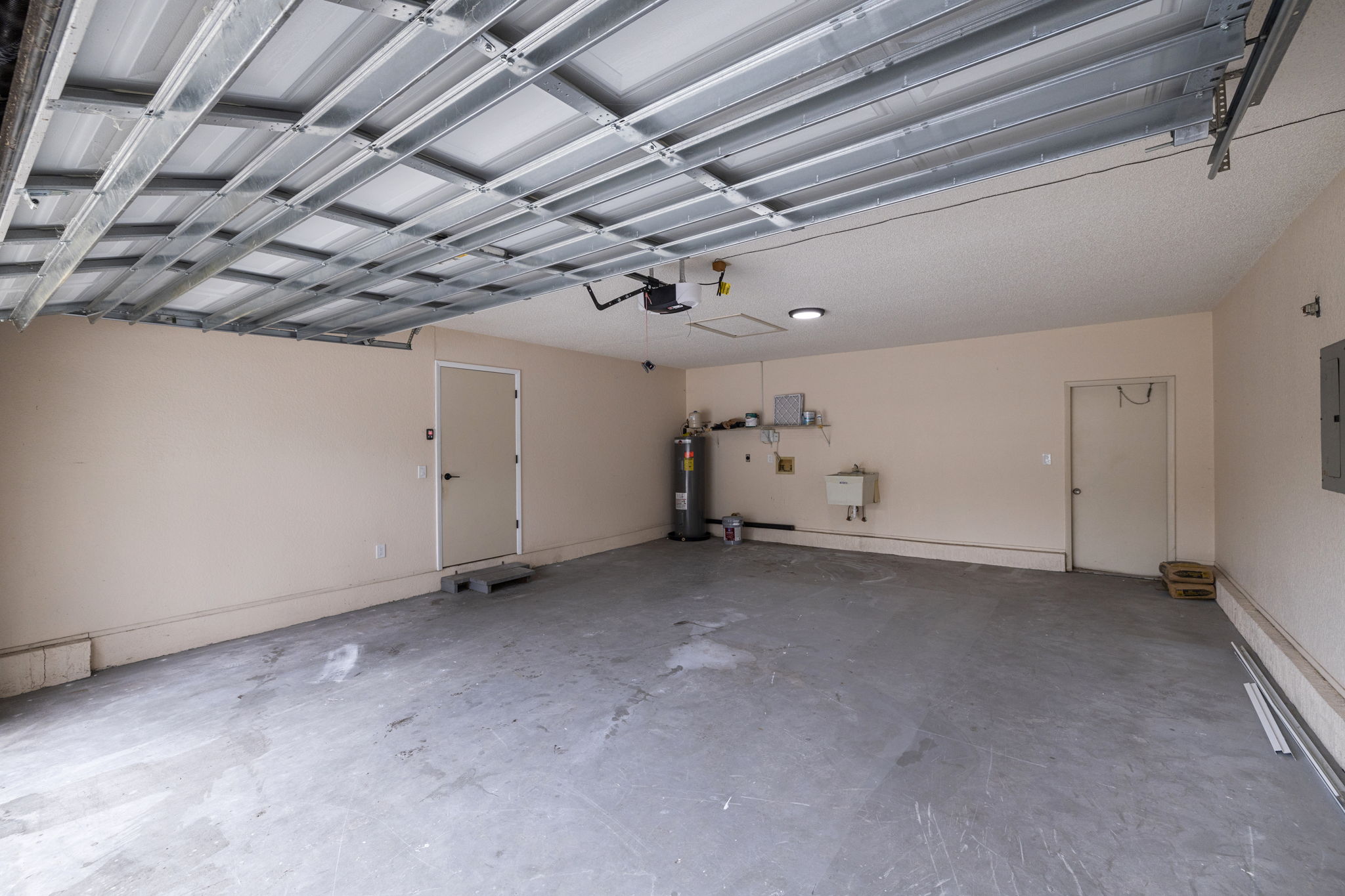 AB3_1904 Rainbow Dr-35