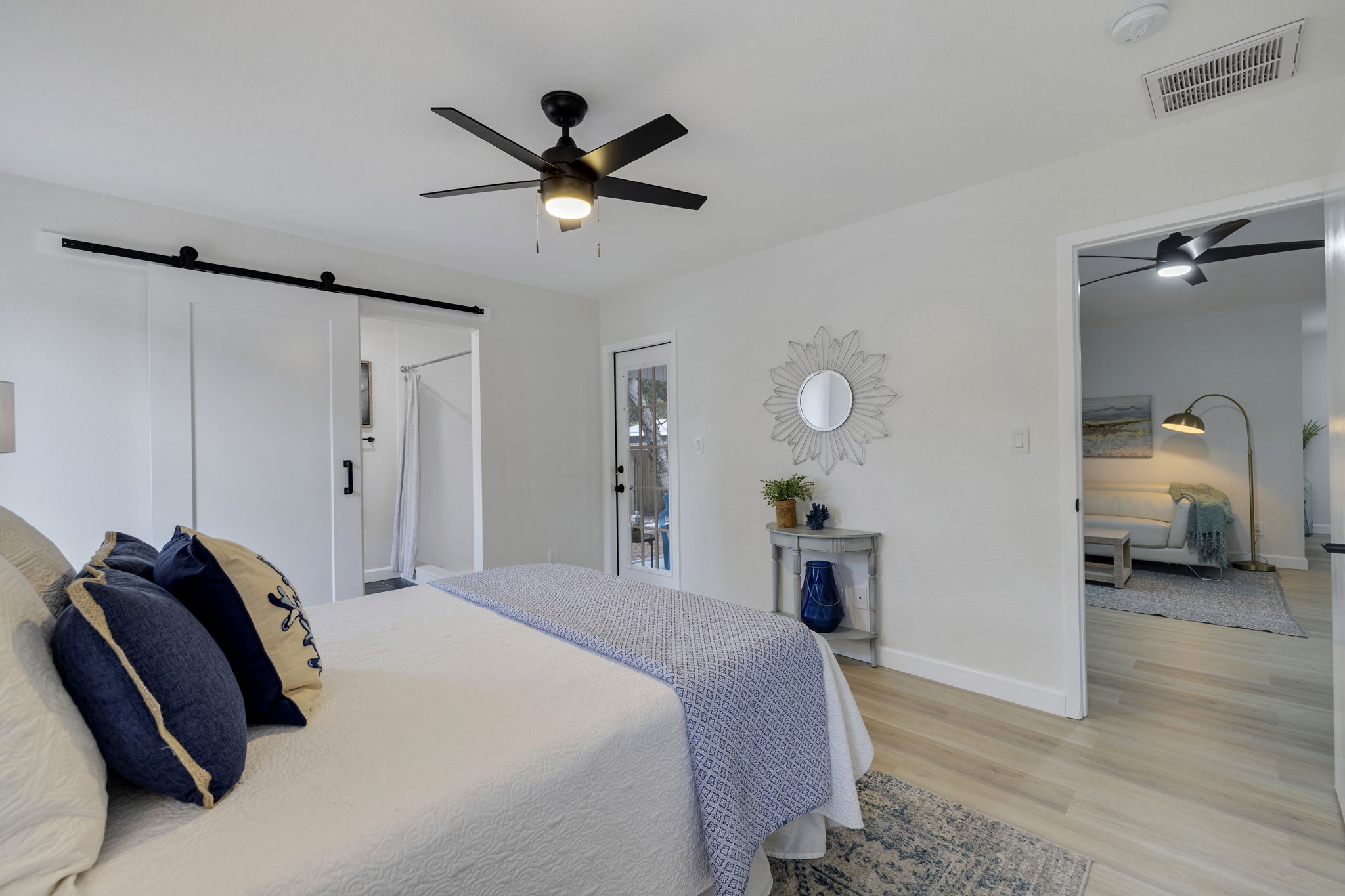 AB3_1904 Rainbow Dr-20