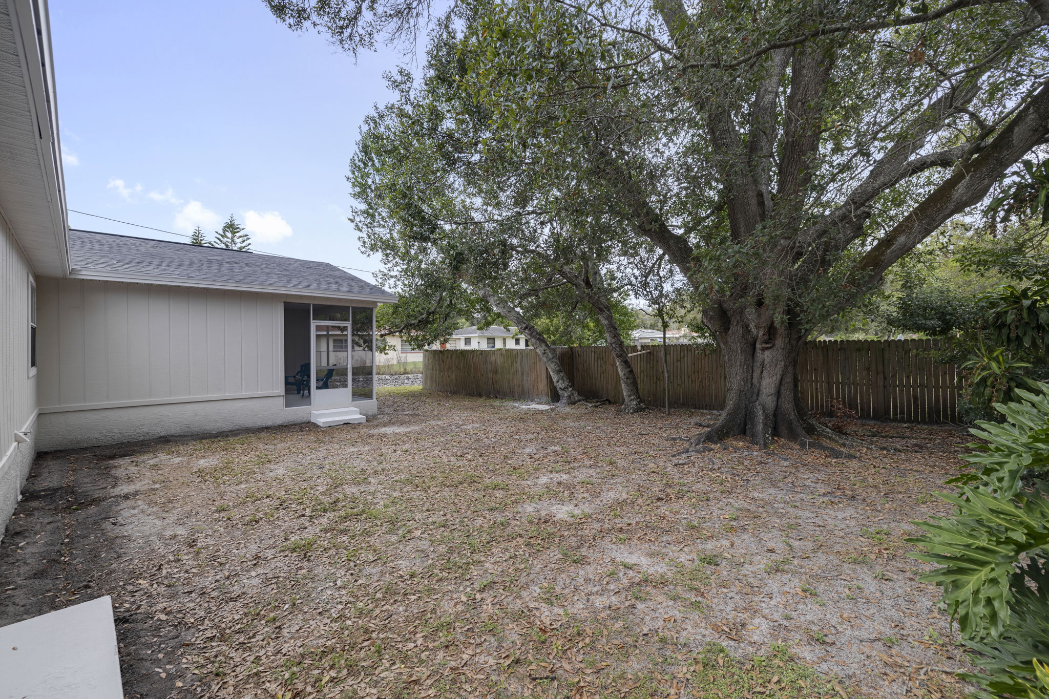 AB3_1904 Rainbow Dr-32