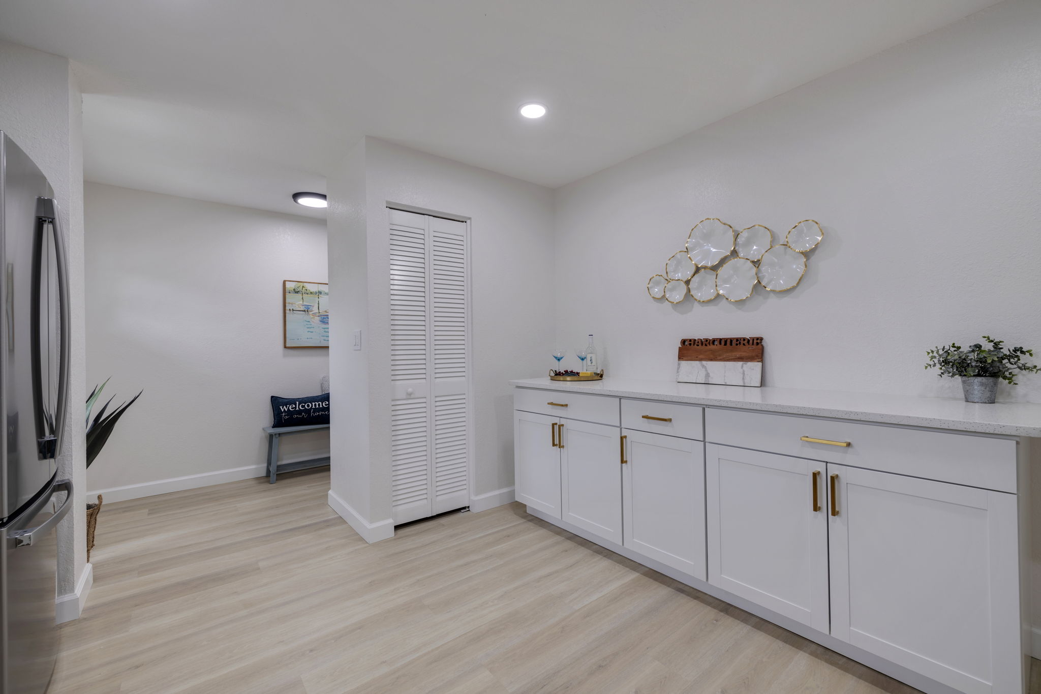 AB3_1904 Rainbow Dr-9