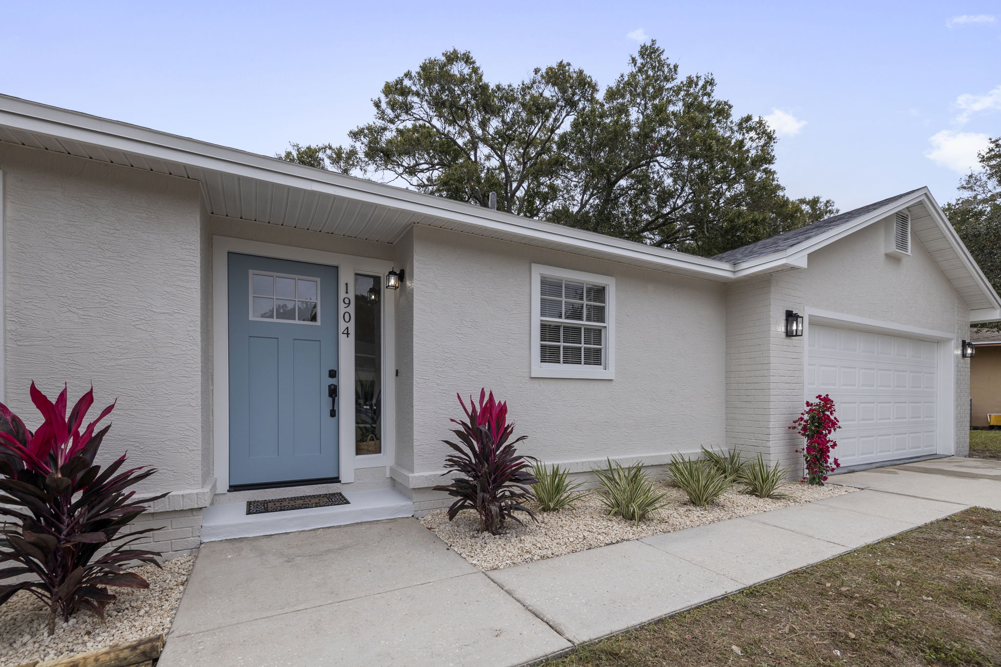 AB3_1904 Rainbow Dr-4