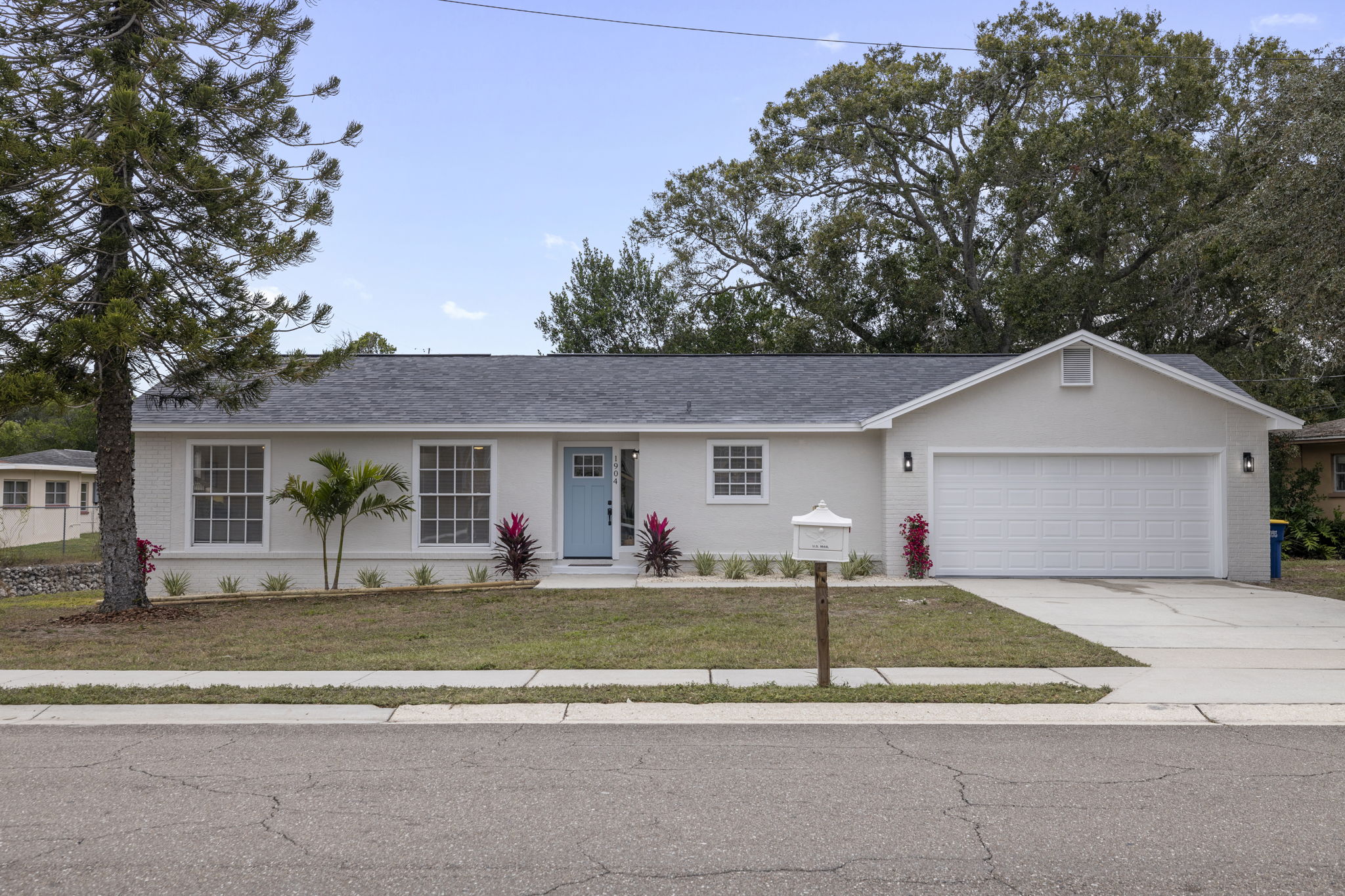 AB3_1904 Rainbow Dr-2