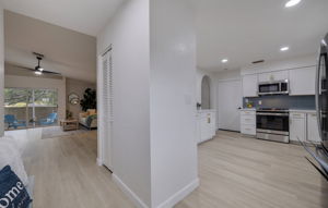 AB3_1904 Rainbow Dr-5