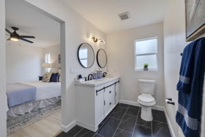 AB3_1904 Rainbow Dr-21