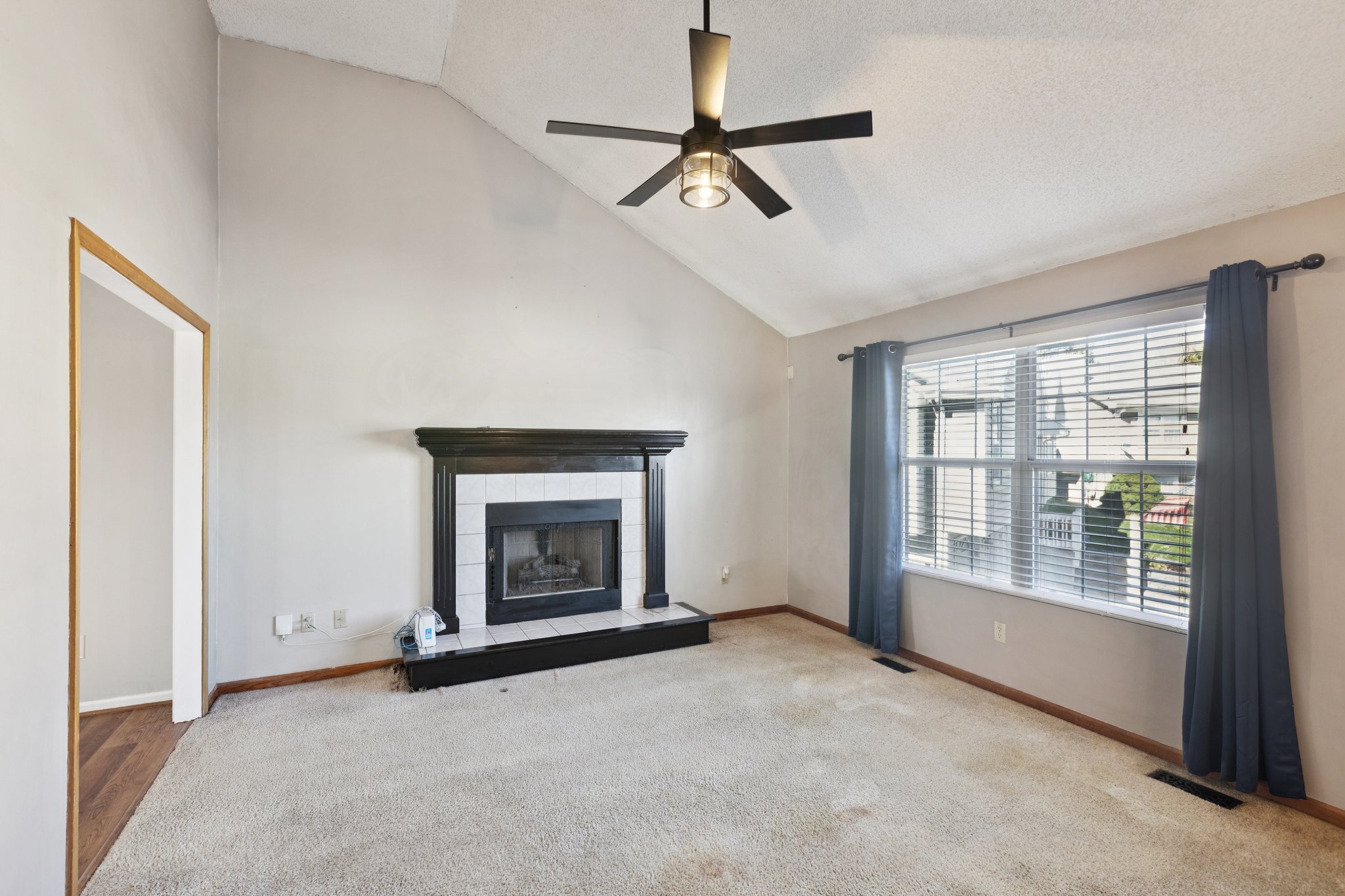 7446 - 1905 Claywoods Pkwy_006.jpg