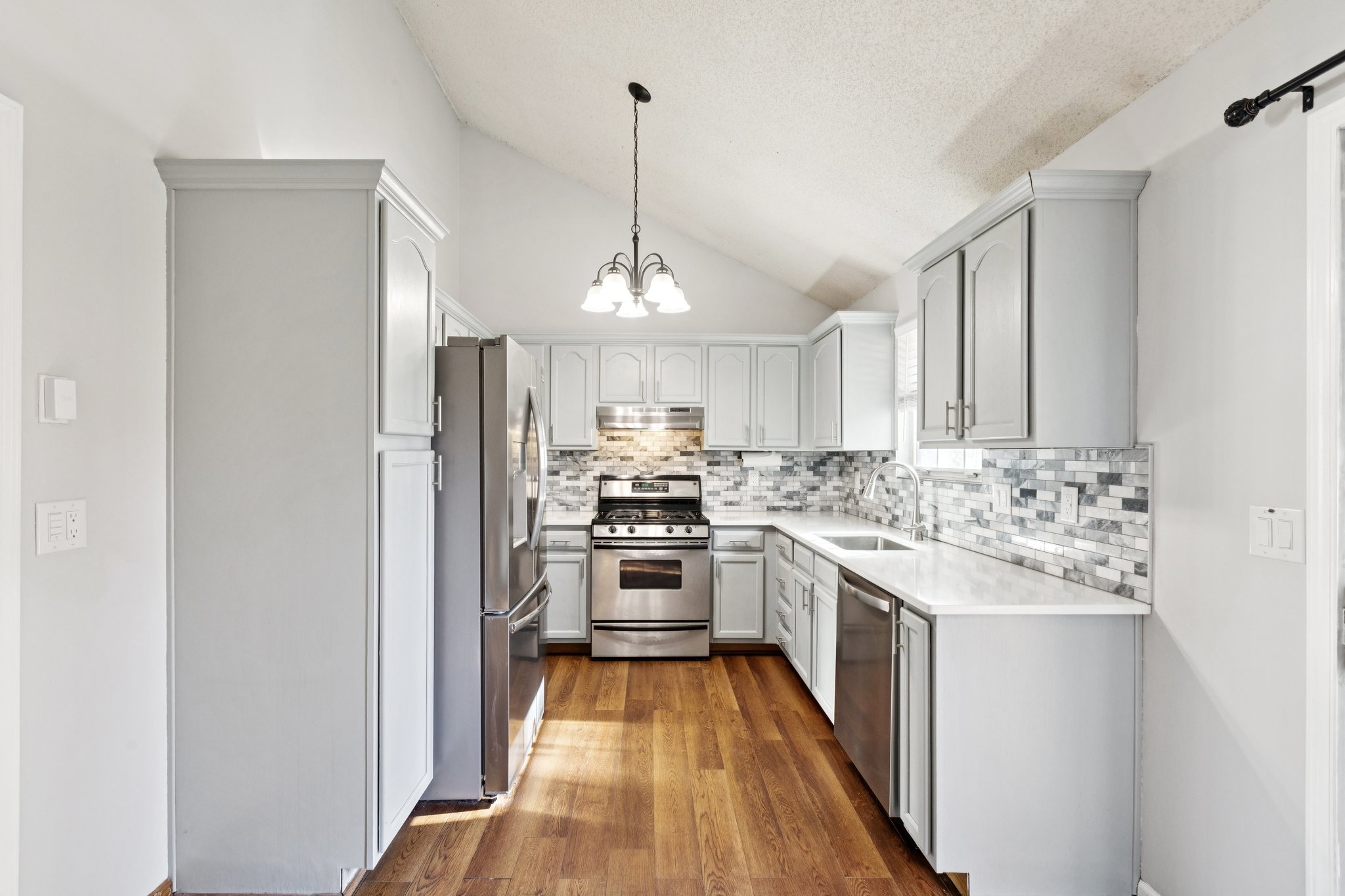 7446 - 1905 Claywoods Pkwy_010.jpg