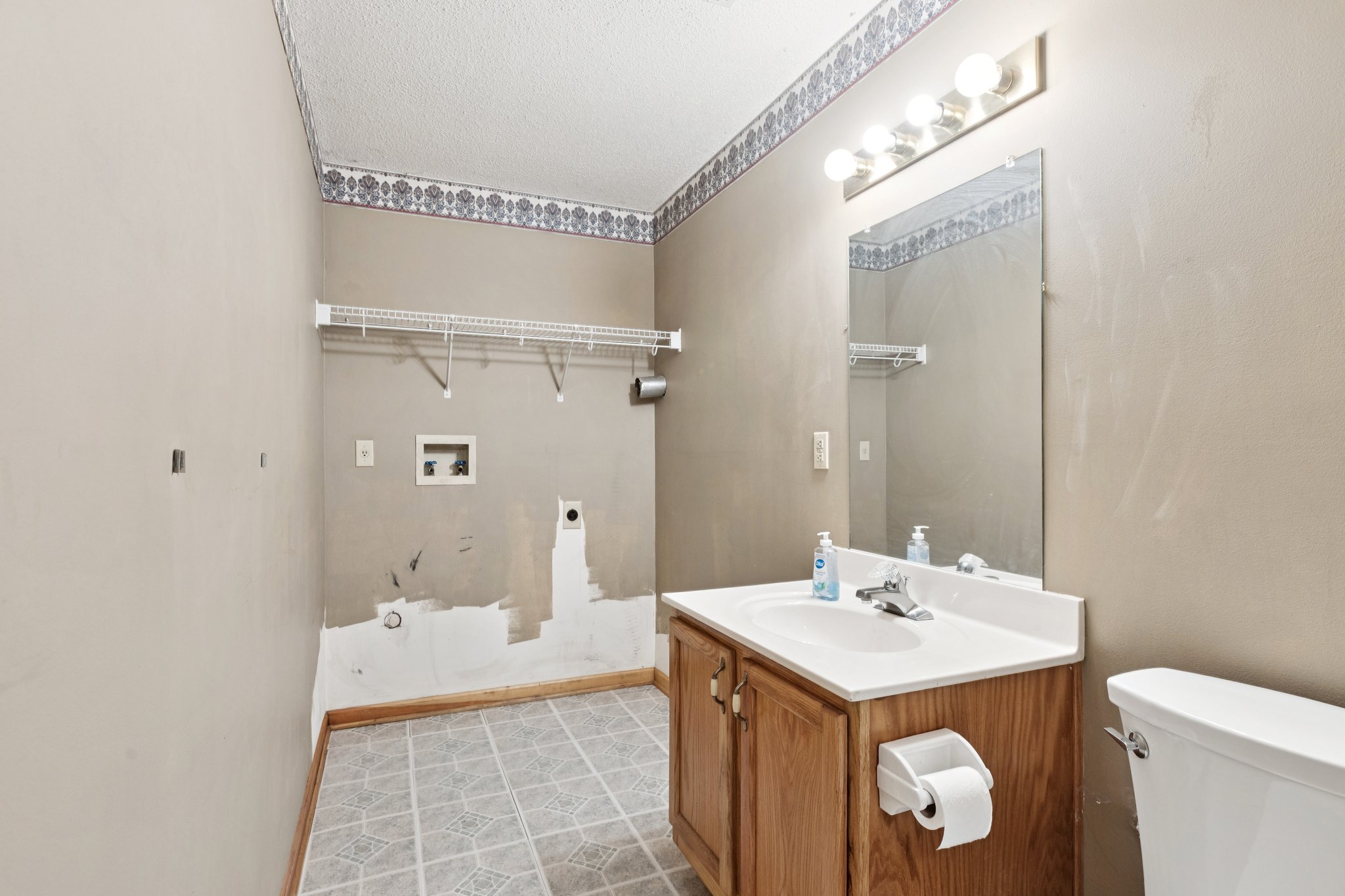 7446 - 1905 Claywoods Pkwy_016.jpg