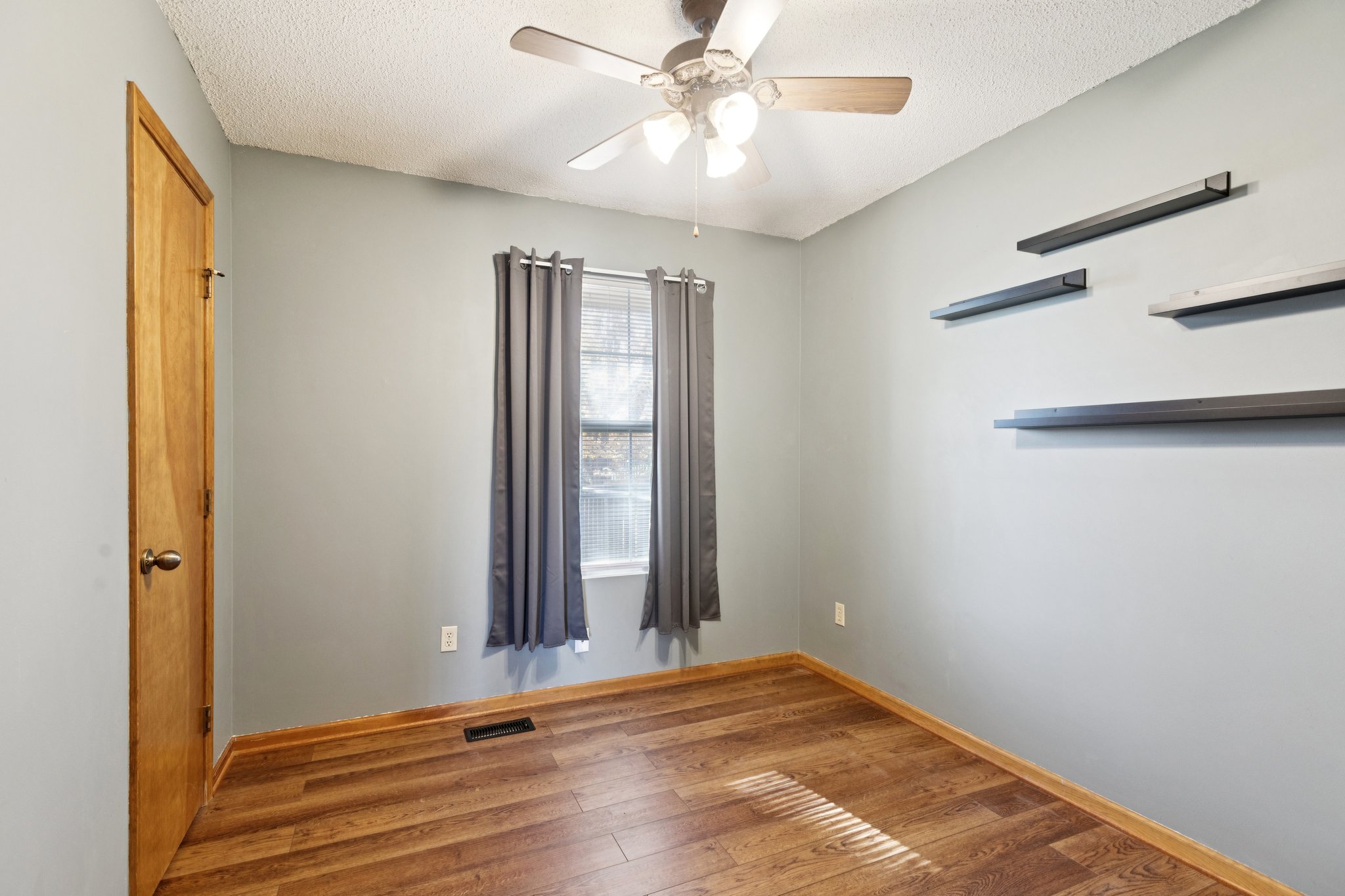 7446 - 1905 Claywoods Pkwy_017.jpg