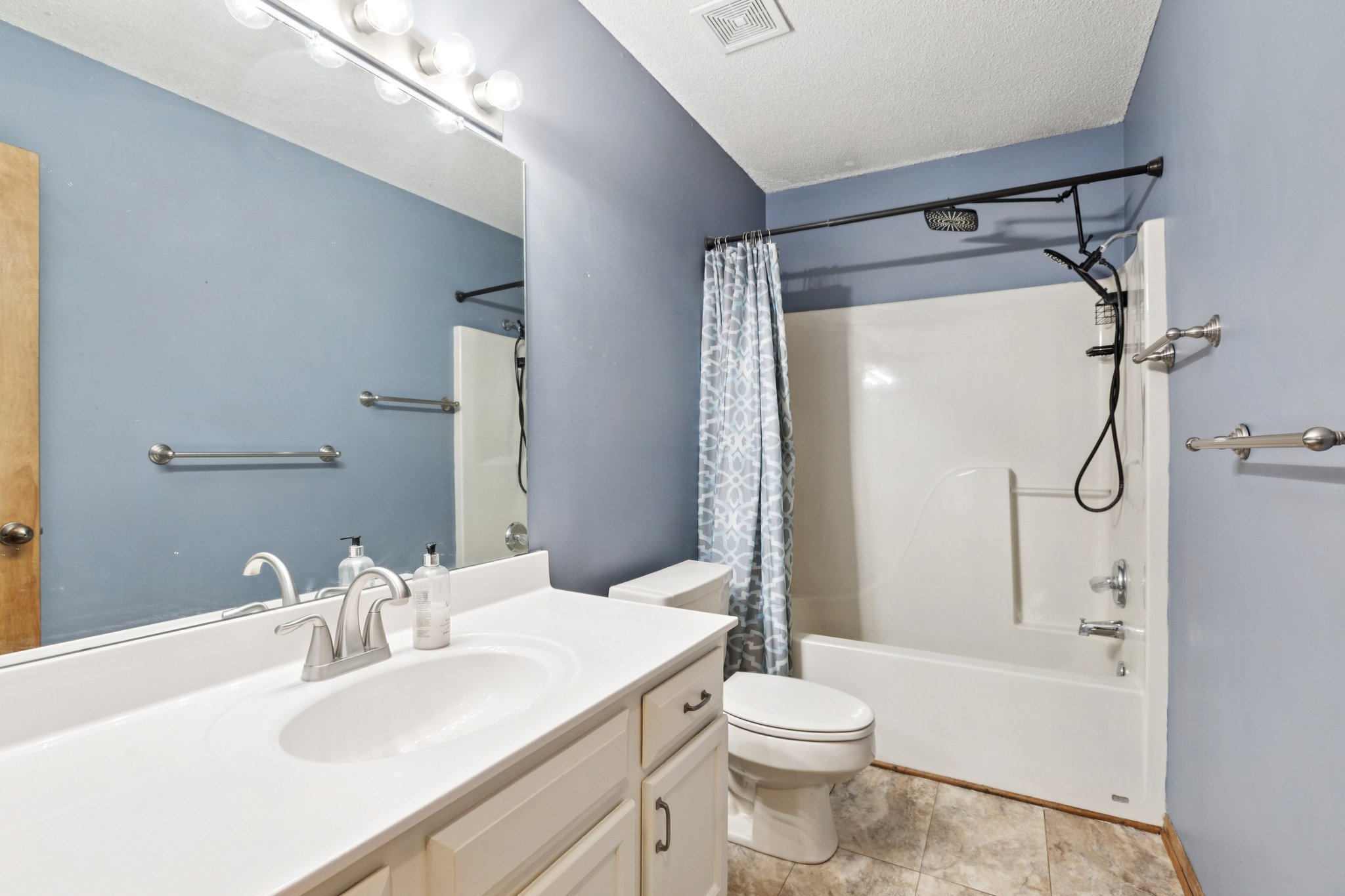 7446 - 1905 Claywoods Pkwy_023.jpg