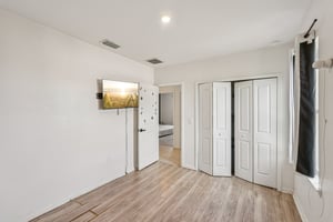 NE 17th Ave-S0912-016.jpg