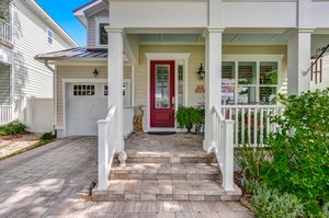 Front Porch/Entrance