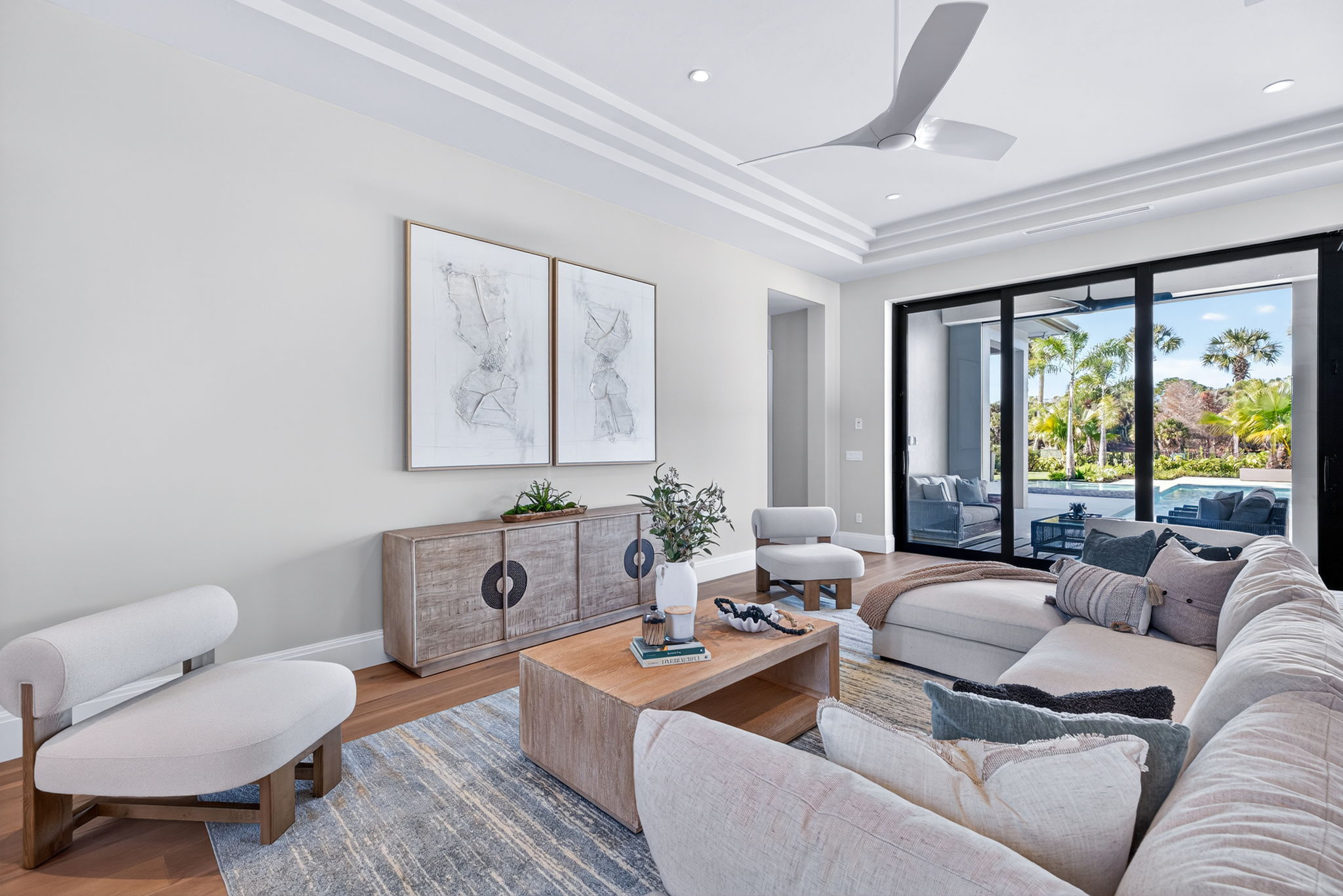 Living Room 3 of 4
