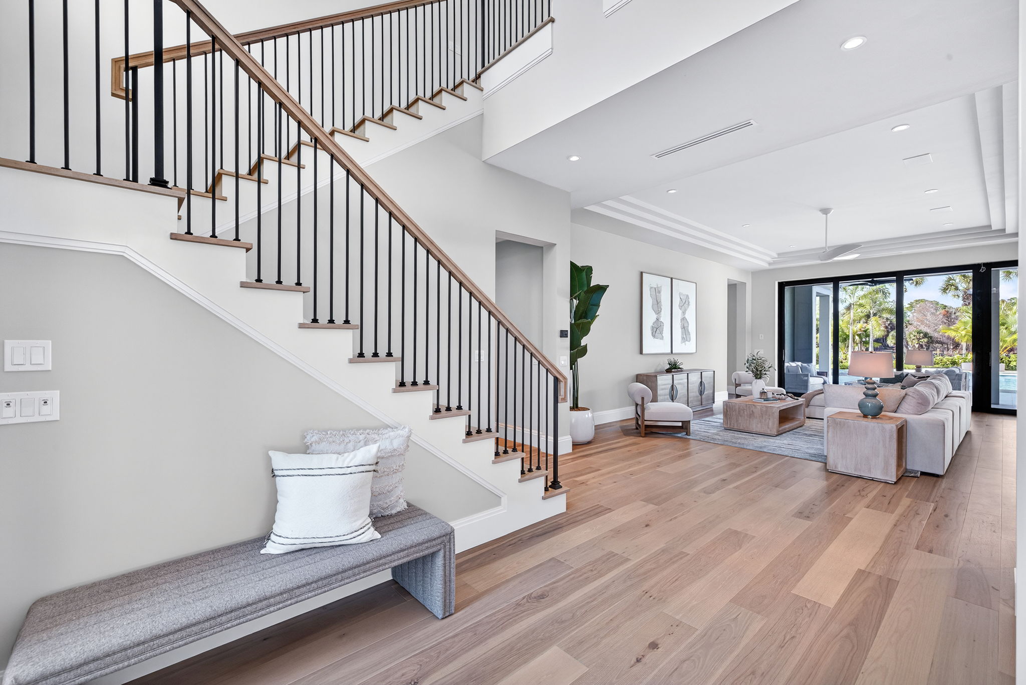 Foyer 3 of 3