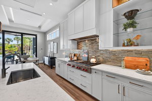 Kitchen 4 of 5