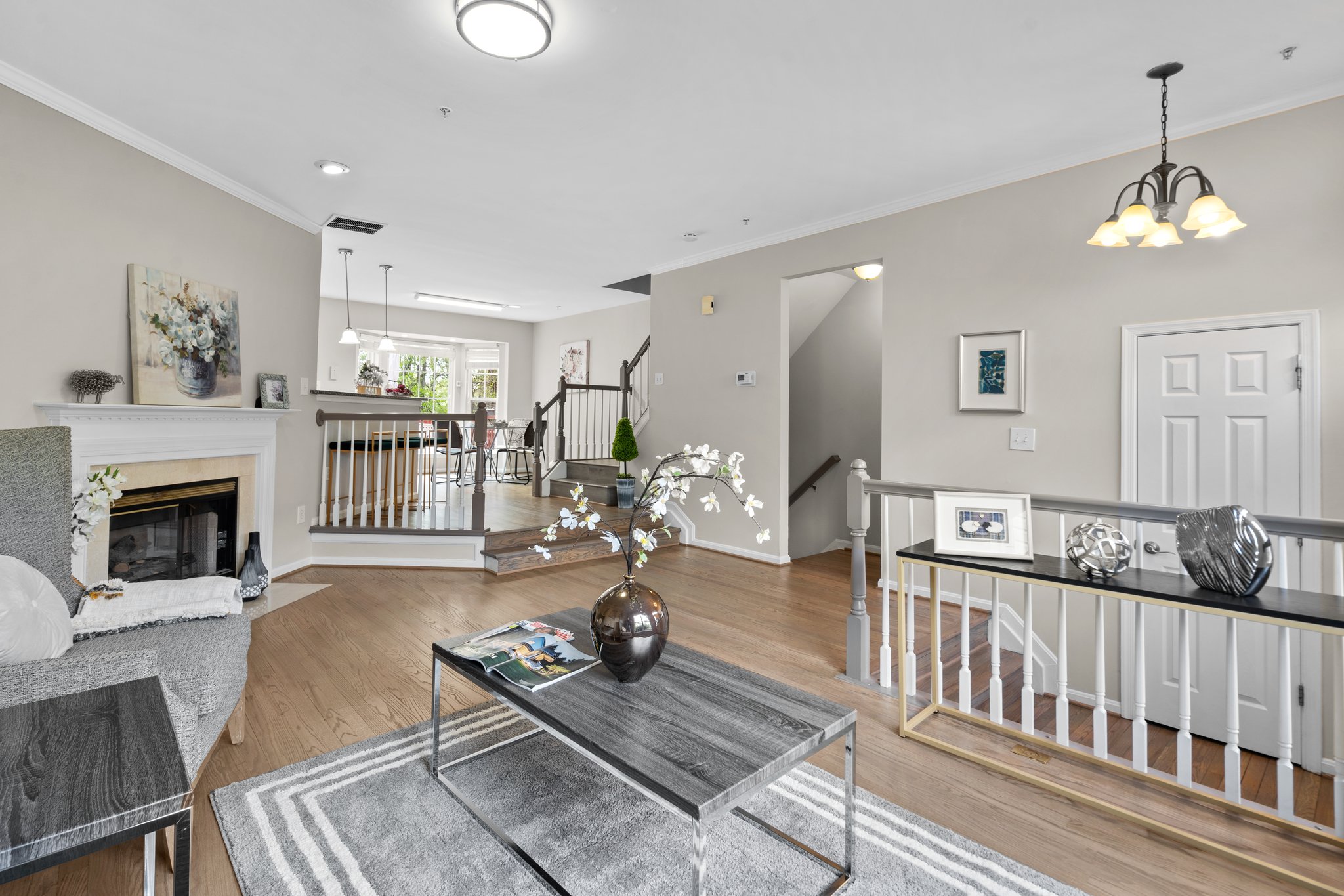 05. 19064 Sawyer Terrace.jpg