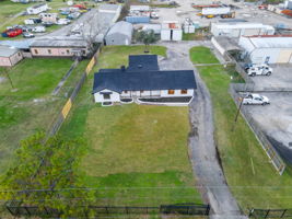  Photo 0