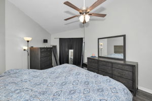 Master Bedroom1b