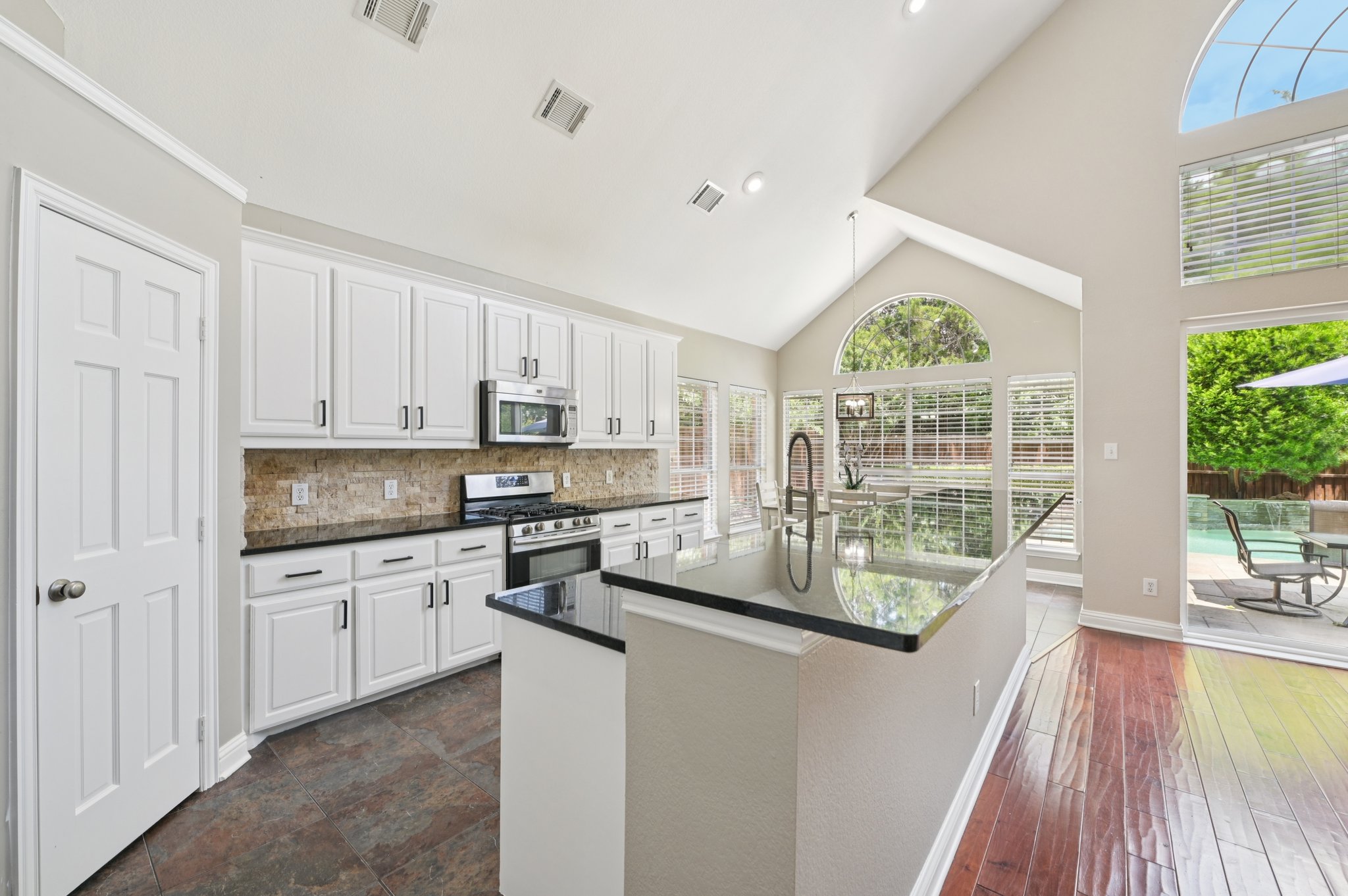 Fleming Dr-2106-009.jpg